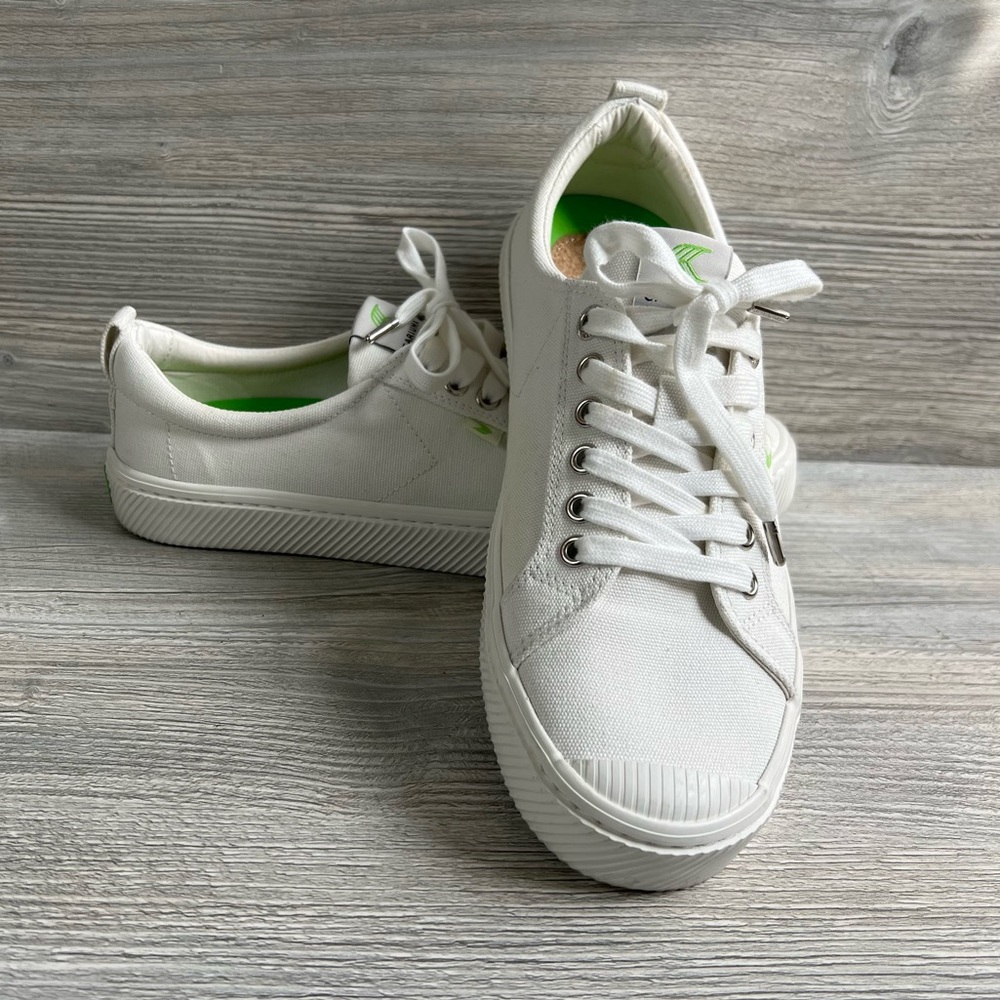 Cariuma OCA low off white cotton canvas sneakers size men’s 9.5